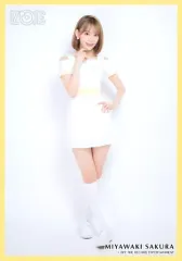 【中古】生写真(女性) IZ*ONE/宮脇咲良/全身・枠黄色/IZ*ONE ランダム生写真 Yellow ＆ Purple Ver.
