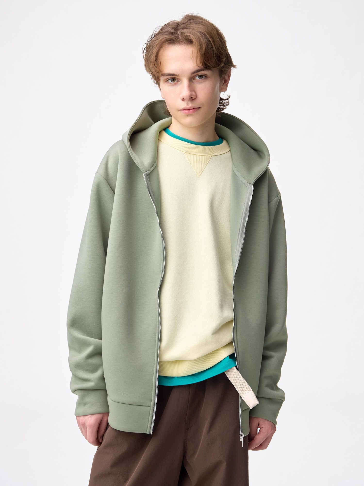 Áo hoodie có khóa kéo đầy đủ