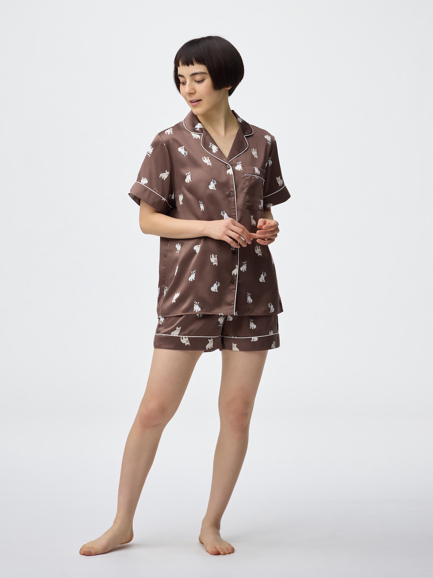 Bộ đồ ngủ bằng vải satin (tay ngắn & quần đùi) (cho chó)