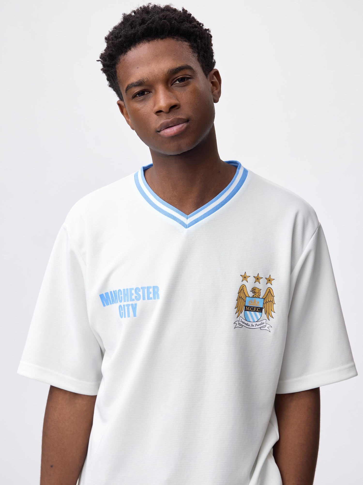 Áo thi đấu câu lạc bộ bóng đá Manchester City 2