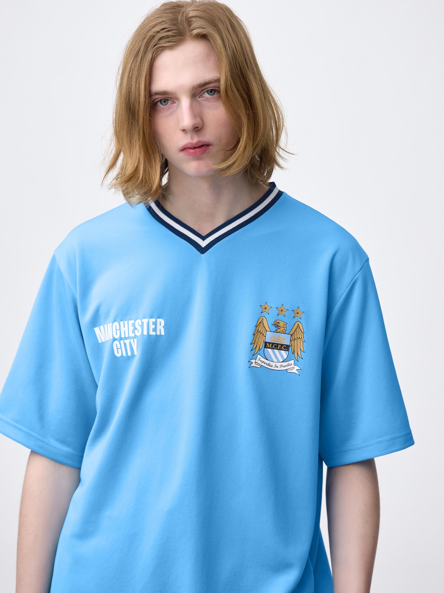 Áo thi đấu câu lạc bộ bóng đá Manchester City 2