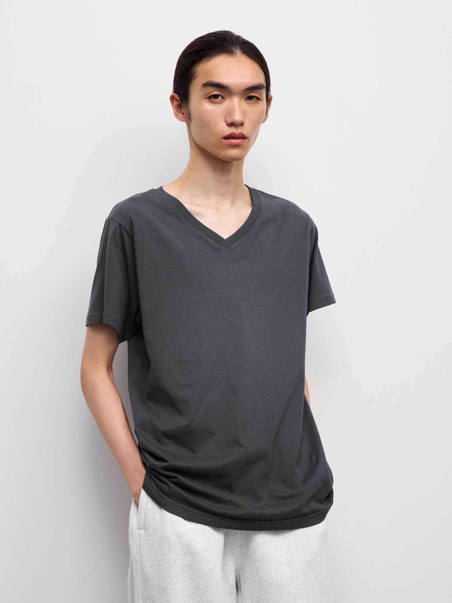 Áo thun cotton cổ chữ V màu sắc